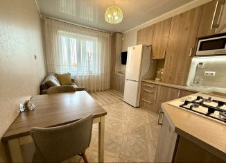Продаю однокомнатную квартиру, 53 м2, Калининград, Челюскинская улица, 28