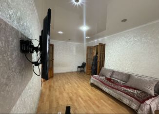 Сдаю 2-ком. квартиру, 54 м2, Грозный, проспект Мохаммеда Али, 33/26, 1-й микрорайон