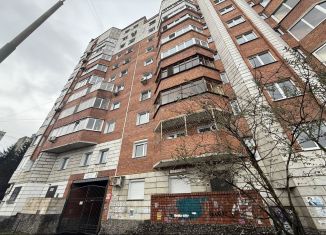 Сдается в аренду 4-комнатная квартира, 172 м2, Екатеринбург, улица Фролова, 27