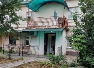 Сдам 2-ком. квартиру, 55 м2, Грозный, улица Пугачёва, 156