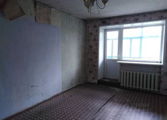 Продается трехкомнатная квартира, 61.4 м2, поселок городского типа Прогресс, улица Тишкина, 106