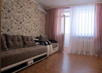 Сдаю в аренду 2-ком. квартиру, 50 м2, Евпатория, Колхозная улица, 2