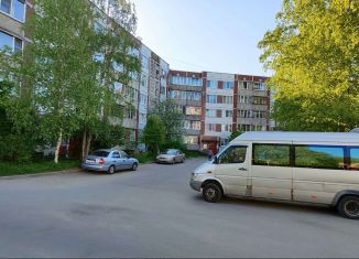 Сдаю двухкомнатную квартиру, 52 м2, Ленинградская область, проспект 25 Октября, 48