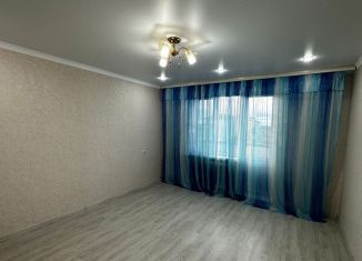 Продам 3-ком. квартиру, 63 м2, село Кочубеевское, улица Куличенко, 72