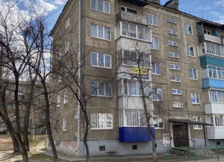 Продажа трехкомнатной квартиры, 47 м2, Иркутск, Свердловский округ, бульвар Рябикова