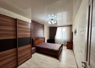 Сдаю 2-комнатную квартиру, 60 м2, Крым, улица Комарова, 6