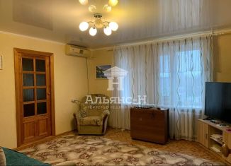 Продам четырехкомнатную квартиру, 64 м2, Азов, Севастопольская улица, 111А