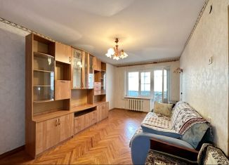 Продается 3-комнатная квартира, 64 м2, посёлок Российский, улица имени В.М. Комарова, 17