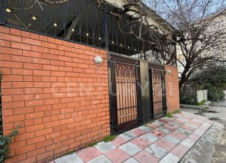 Продам трехкомнатную квартиру, 95 м2, Дагестан, улица Абдулхакима Исмаилова, 62Б