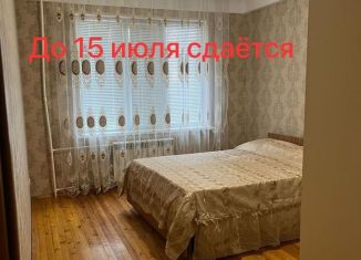 Сдается 2-ком. квартира, 65 м2, Каспийск, проспект Акулиничева, 13