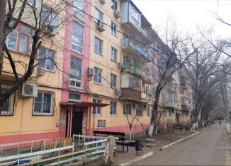 Продам 4-ком. квартиру, 58.3 м2, Астрахань, Советский район, улица Дубровинского, 64