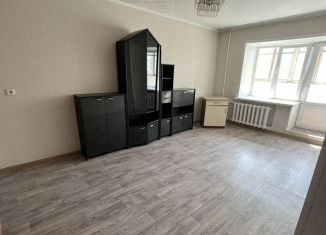 Продам 1-комнатную квартиру, 33 м2, Новоалтайск, 8-й микрорайон, 14