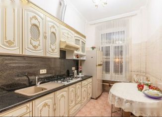 Продается 4-комнатная квартира, 107.4 м2, Москва, улица Казакова, 3с1, метро Курская