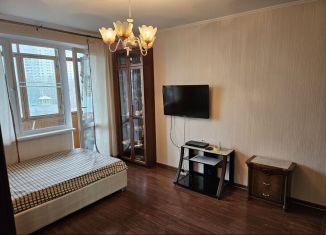 Двухкомнатная квартира в аренду, 50 м2, Москва, Ясеневая улица, 41к2