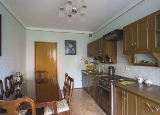 Продаю трехкомнатную квартиру, 66.6 м2, Иркутск, улица Багратиона, 56