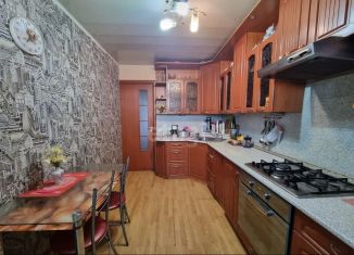 Продается трехкомнатная квартира, 62.5 м2, Екатеринбург, улица Колхозников, 52, метро Ботаническая