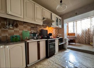 Продается двухкомнатная квартира, 73.3 м2, Астрахань, улица Марии Максаковой, 12А