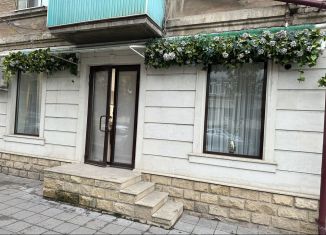 Продается торговая площадь, 44 м2, Махачкала, Кировский район, улица Гусаева, 2