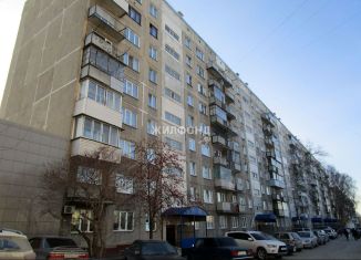 Продается 2-комнатная квартира, 42 м2, Новосибирск, улица Доватора, 35, метро Берёзовая роща