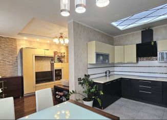 Продается 4-ком. квартира, 110 м2, Кемерово, Рудничный район, Окружная улица, 28