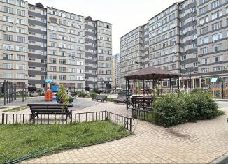 Продается 3-комнатная квартира, 100 м2, Каспийск, Молодёжная улица, 2к4