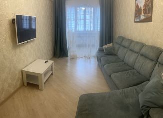 Трехкомнатная квартира в аренду, 79 м2, Каспийск, улица Ленина