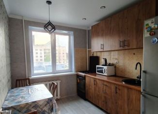Сдается в аренду 3-ком. квартира, 64 м2, Оренбург, улица Чкалова, 13