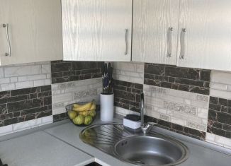 Сдам в аренду 3-комнатную квартиру, 55 м2, Сочи, улица Калинина, микрорайон Черемушки