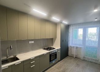 Продаю 2-комнатную квартиру, 69 м2, посёлок городского типа Петра Дубрава, ЖК Земляничный, улица Строителей, 7