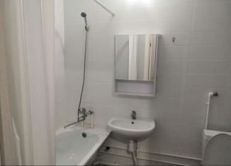 Сдам в аренду 1-ком. квартиру, 32 м2, Пермь, улица Космонавта Леонова, 45, Индустриальный район