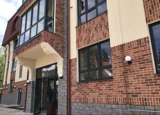 Продается 3-комнатная квартира, 96 м2, Калининград, улица Ватутина, 38А, Центральный район