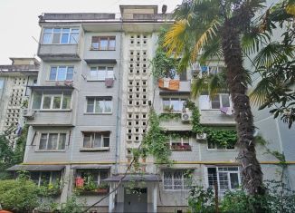 Продается 1-комнатная квартира, 32 м2, Сочи, улица Макаренко, 18