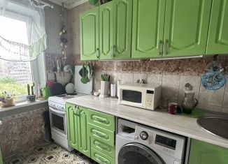 Продам 3-комнатную квартиру, 65 м2, Челябинск, улица Хохрякова, 12