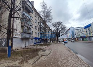 Продажа торговой площади, 33.5 м2, Курск, улица Радищева, 106