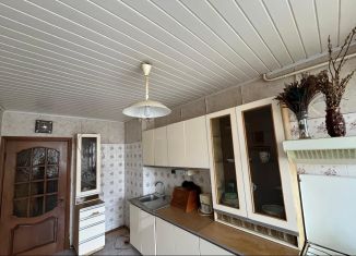 Продаю 3-ком. квартиру, 78 м2, Ставрополь, улица Пирогова, 28, микрорайон № 34