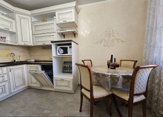 Сдаю в аренду 1-комнатную квартиру, 47 м2, Тюмень, улица Газовиков, 33