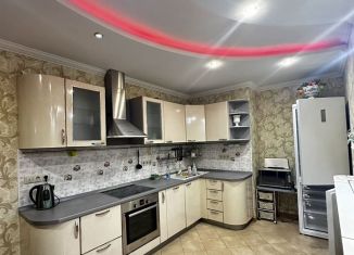 Сдаю 3-ком. квартиру, 130 м2, Сочи, Демократическая улица, 43, микрорайон Центральный