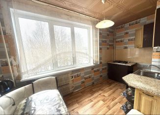 Продам трехкомнатную квартиру, 65 м2, Тихвин, 1-й микрорайон, 50