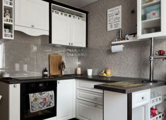 Продаю 4-ком. квартиру, 83 м2, Челябинск, переулок Мамина, 2