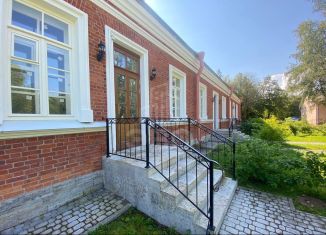 Продается квартира со свободной планировкой, 180.6 м2, Петергоф, Конно-Гренадерская улица, 13