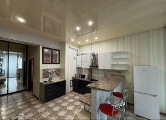 Сдаю в аренду 1-комнатную квартиру, 48 м2, Сочи, Клубничная улица, 1/19, микрорайон Новый Сочи