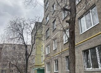Продаю 3-комнатную квартиру, 65 м2, Асбест, улица Челюскинцев, 32/1
