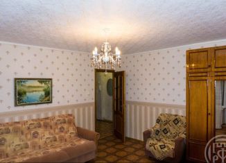 Сдается в аренду двухкомнатная квартира, 50 м2, Ломоносов, Михайловская улица, 18