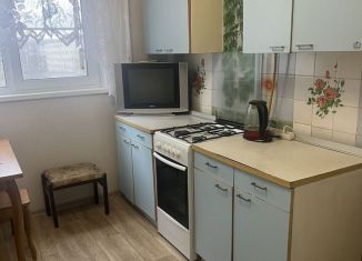 Продаю 3-комнатную квартиру, 57 м2, Мурманск, улица Вице-адмирала Николаева, 8