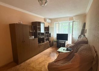 Продам 1-ком. квартиру, 31 м2, Майкоп, Привокзальная улица, 175