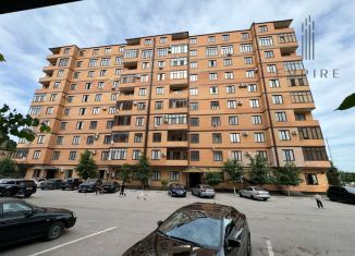 Продается 3-комнатная квартира, 96 м2, Грозный, улица А.А. Айдамирова, 135к2, микрорайон Ипподромный