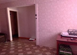 Продается двухкомнатная квартира, 44.8 м2, поселок городского типа Емельяново, улица 2-х Борцов, 33