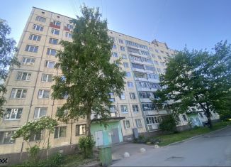 Продаю четырехкомнатную квартиру, 74.3 м2, Колпино, Заводской проспект, 20к2