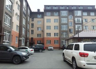 Продам четырехкомнатную квартиру, 118 м2, Владикавказ, улица Шамиля Джикаева, 18-й микрорайон