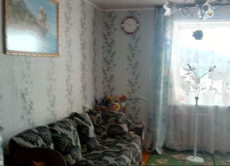 Трехкомнатная квартира на продажу, 65 м2, Белозерск, Комсомольская улица, 66